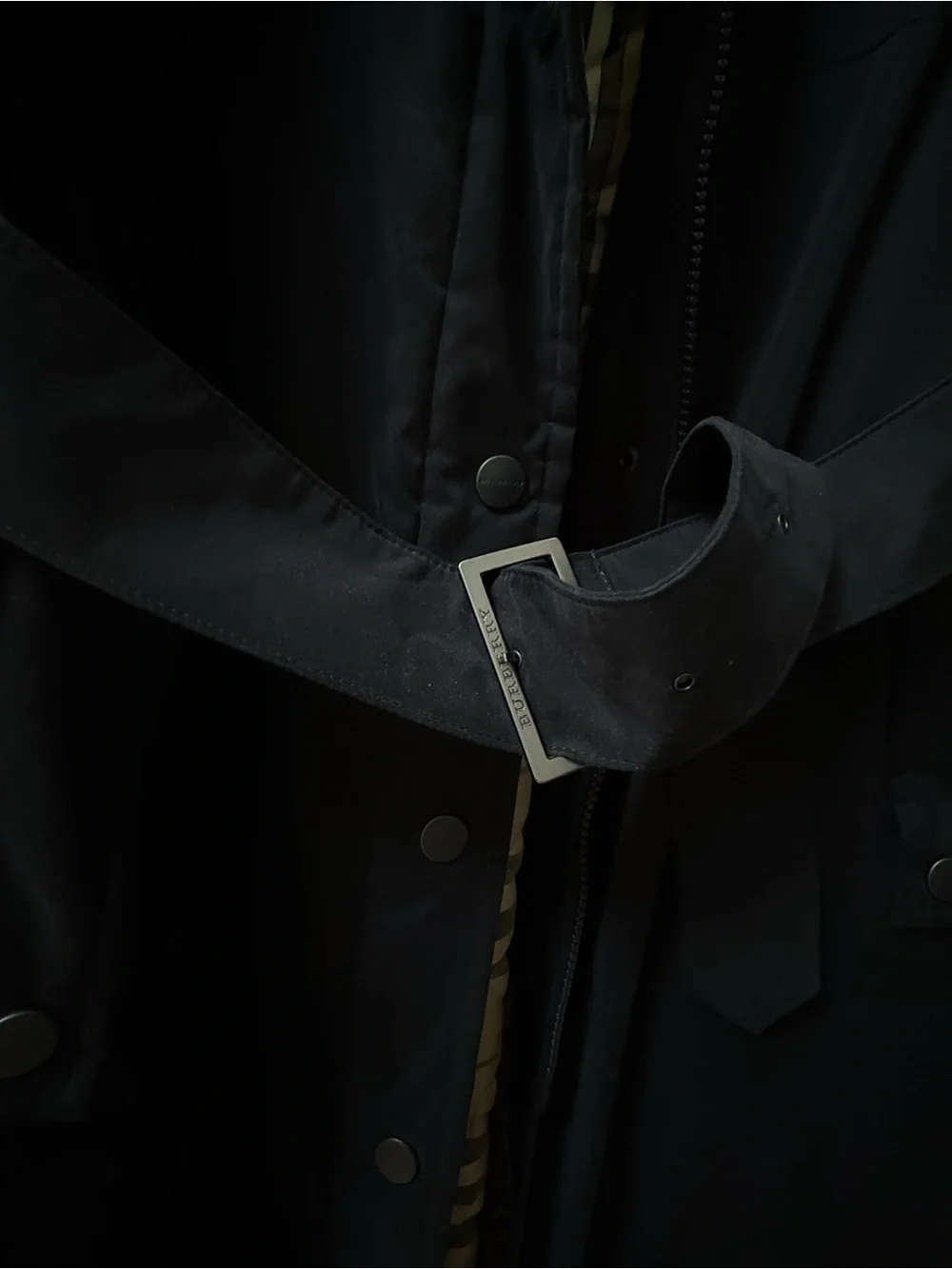 Burberry Black Trench Coat with Tan Fur Collar and Check Lining - Picture 5 of 10